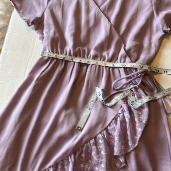 Francesca‘s-mi ami-M-Lavender purple-wrap dress.Tie detail, built in slip v-neck - Picture 11 of 13